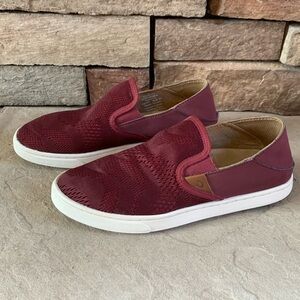 Olukai sz 7 maroon slip on cloth shoes